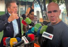 Abilio e Sérgio Ricardo: Ex-secretário pagou milhões em livros desnecessários ao invés de despesas básicas das escolas