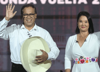 Peru vota em 2º turno disputado para escolher décimo presidente em 10 anos
