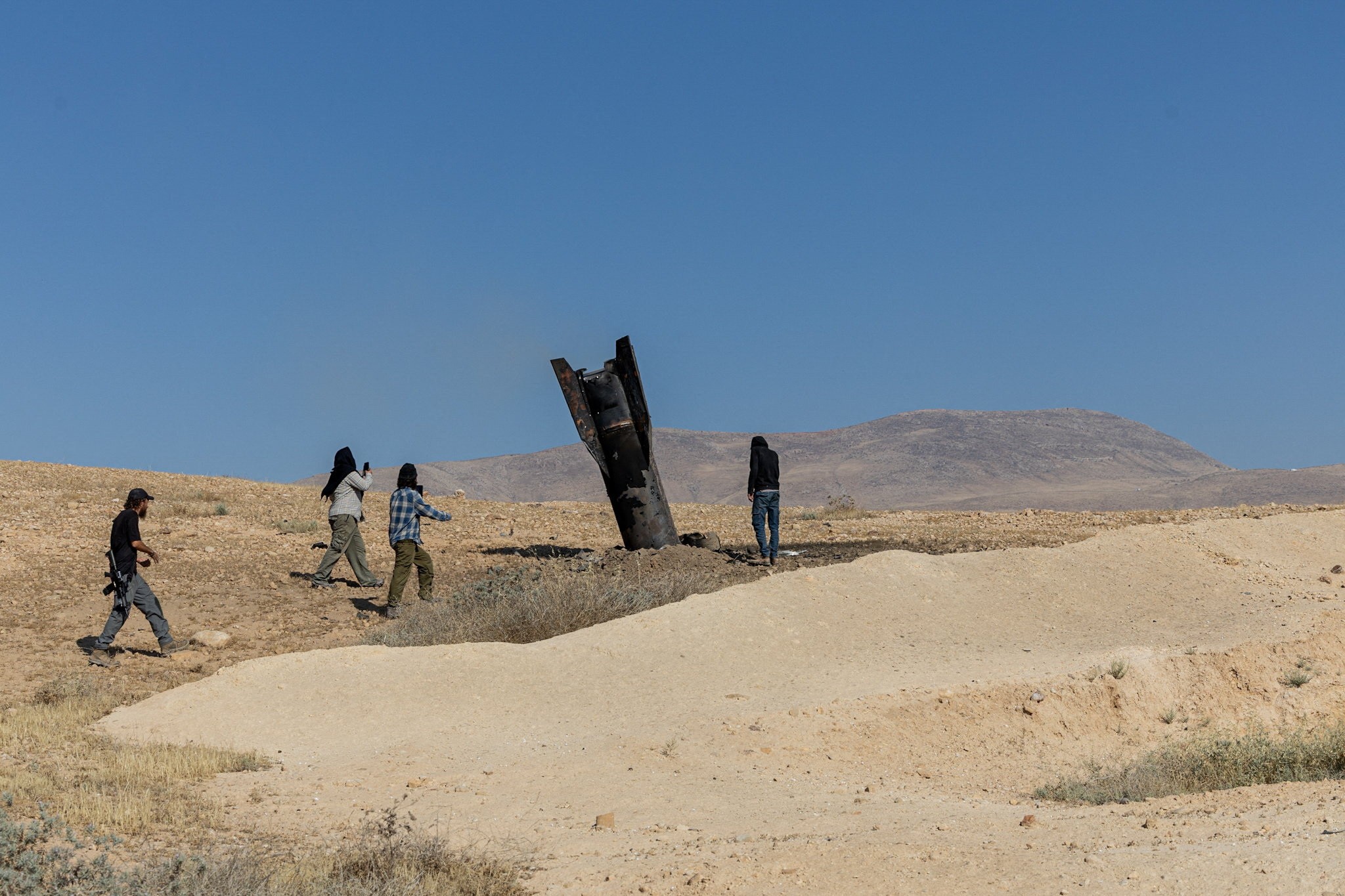 Irã e Israel trocam ataques com mísseis pela primeira vez desde cessar-fogo de abril