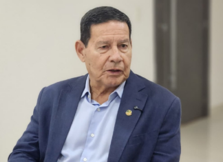 Mourão: Lula está há 37 anos disputando eleição, é um retrocesso