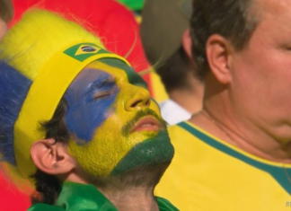 Max Russi aparece na estreia do Brasil na Copa do Mundo