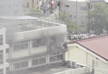 VÍDEO: crianças aguardam resgate no parapeito de janela durante incêndio em escola no Japão
