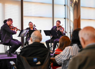 Terapia musical gratuita ajuda na reabilitação de pacientes com demência nos EUA