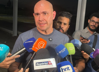 Abilio diz que empresa que pressionava prefeitura a pagar caminhão de livros sem contrato desapareceu