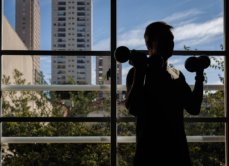 Musculação ajuda a prevenir Alzheimer e melhora independência de pessoas que têm a doença