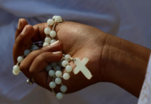 Como os pais influenciam a permanência dos filhos na religião