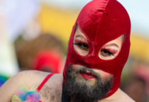 Por que parlamentares querem proibir crianças em paradas LGBT