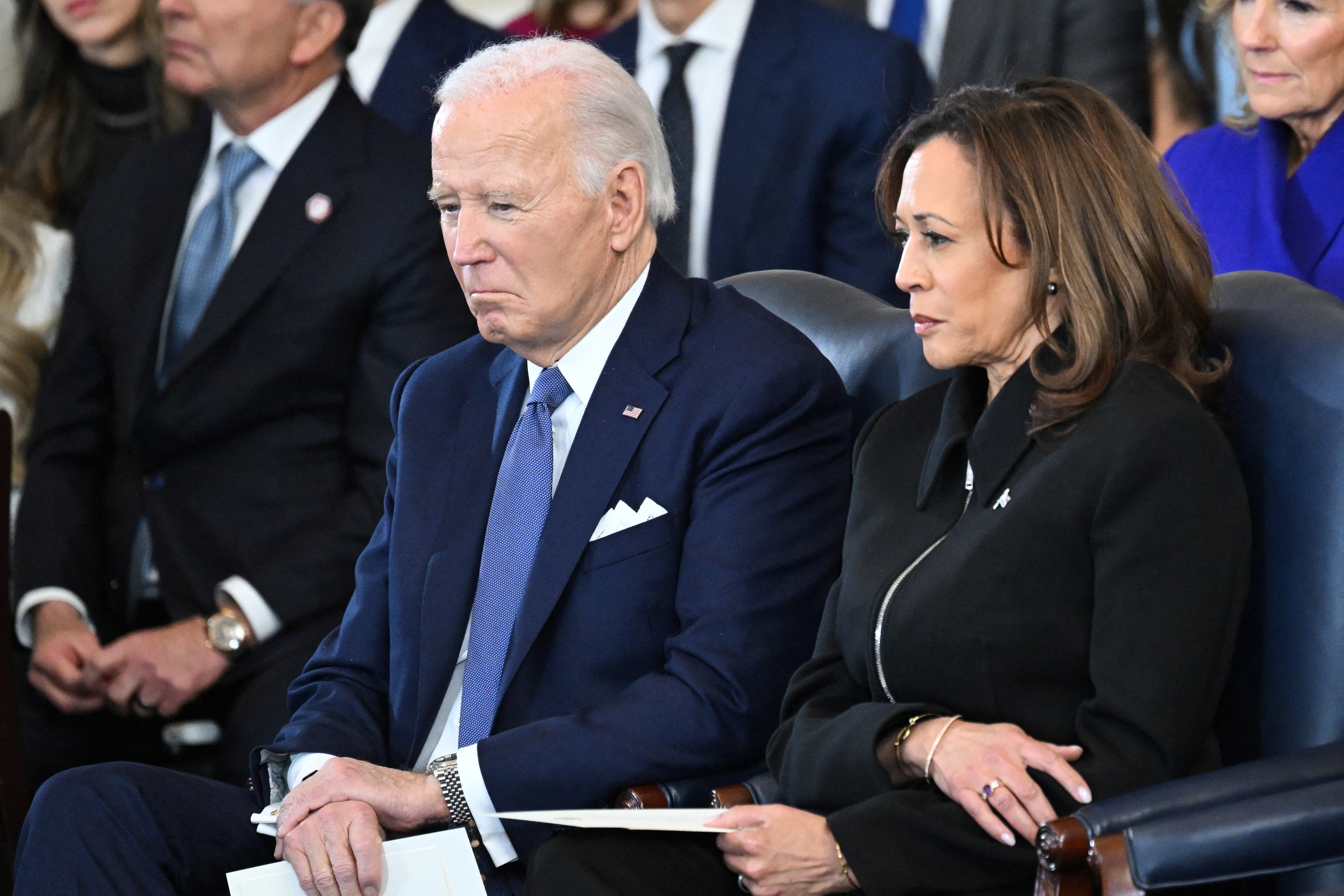 Biden anuncia livro de memórias e afirma que tratamento contra o câncer vai 'muito bem'