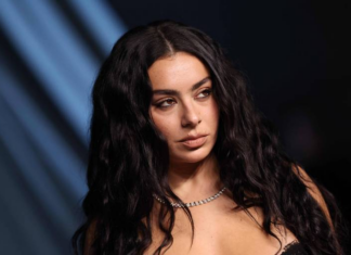 MIS faz audição grátis de novo álbum de Charli XCX em São Paulo