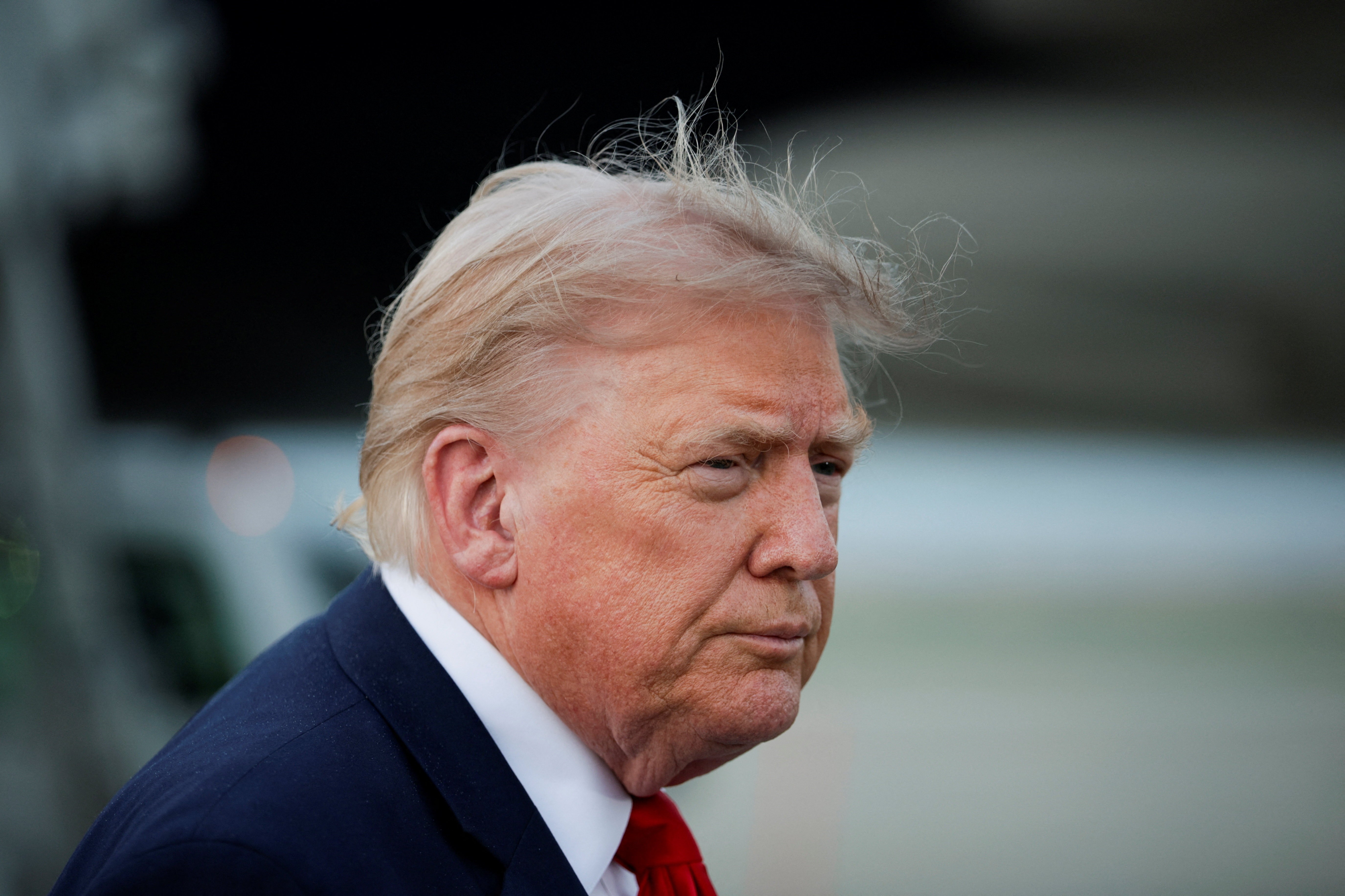 Trump ameaça intensificar ataques contra o Irã após repatriação de corpos de americanos