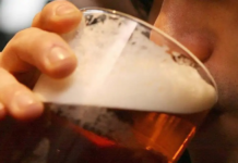 Alemanha avança para proibir consumo 'acompanhado' de álcool a menores de 16