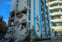 VÍDEO: Terremoto de magnitude 7,7 atinge a costa da Indonésia, causa estragos e deixa mortos