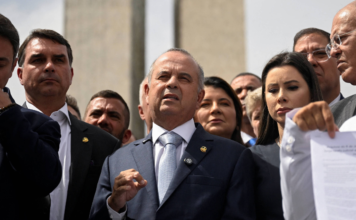 Flávio Bolsonaro enviará nova regra fiscal ao Congresso, mas só explicará depois, diz coordenador