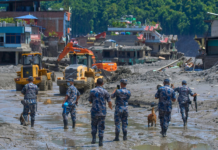 Governo do Nepal volta atrás e aceita ajuda internacional; cerca de 3 mil seguem desaparecidos