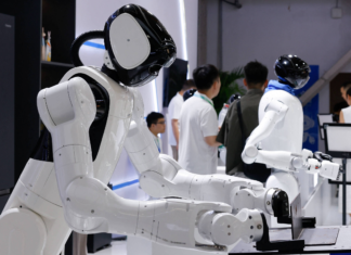 China se esforça para promover robôs humanoides, mas demanda real ainda é pequena