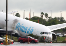 VÍDEO flagra momento em que avião da Amazon sai da pista em Miami