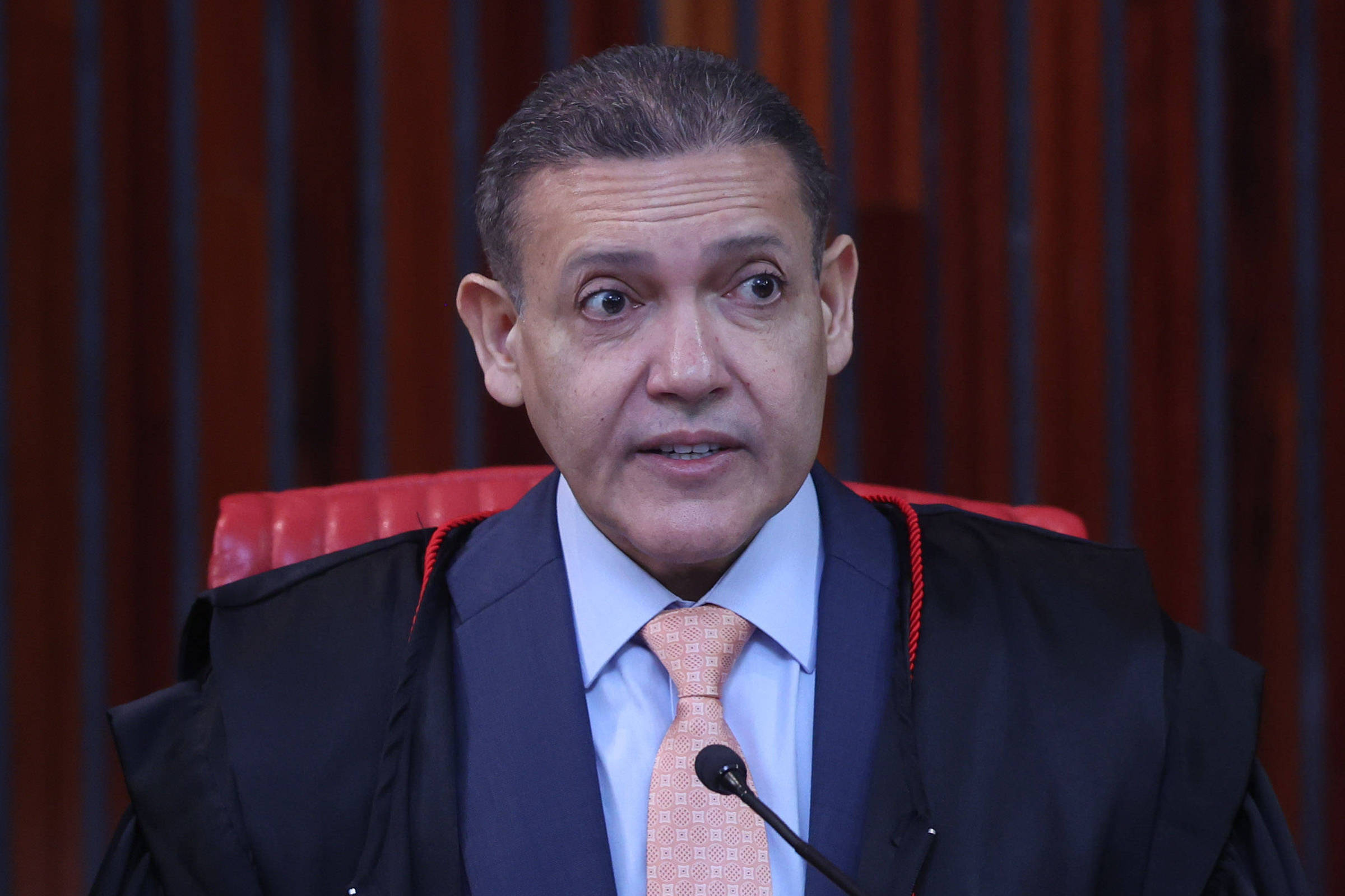 Presidente do TSE reforça que eleitores devem checar local de votação antes de votar