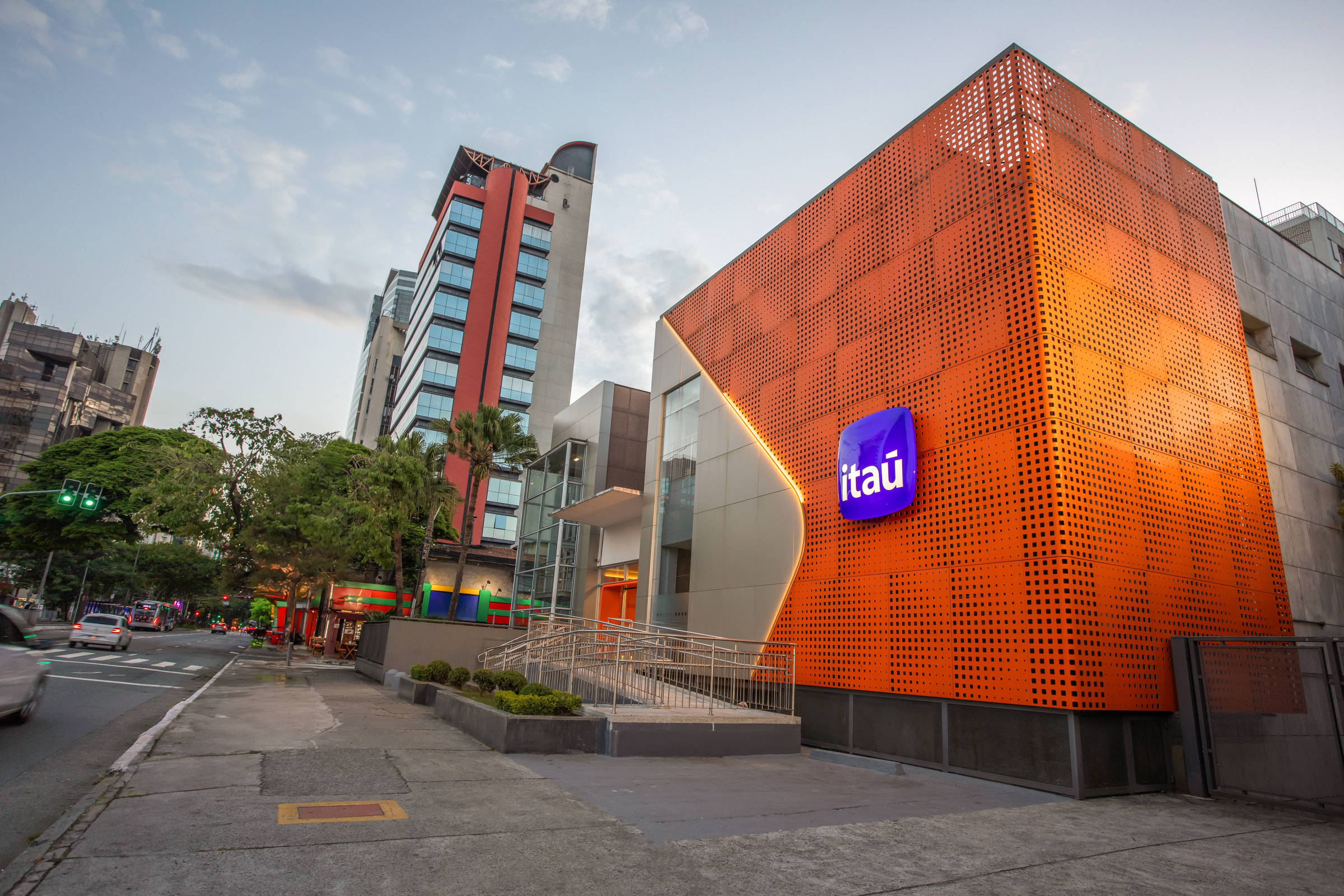 Itaú corta projeção do PIB de 2027 para 0,5% e vê inflação acima da meta